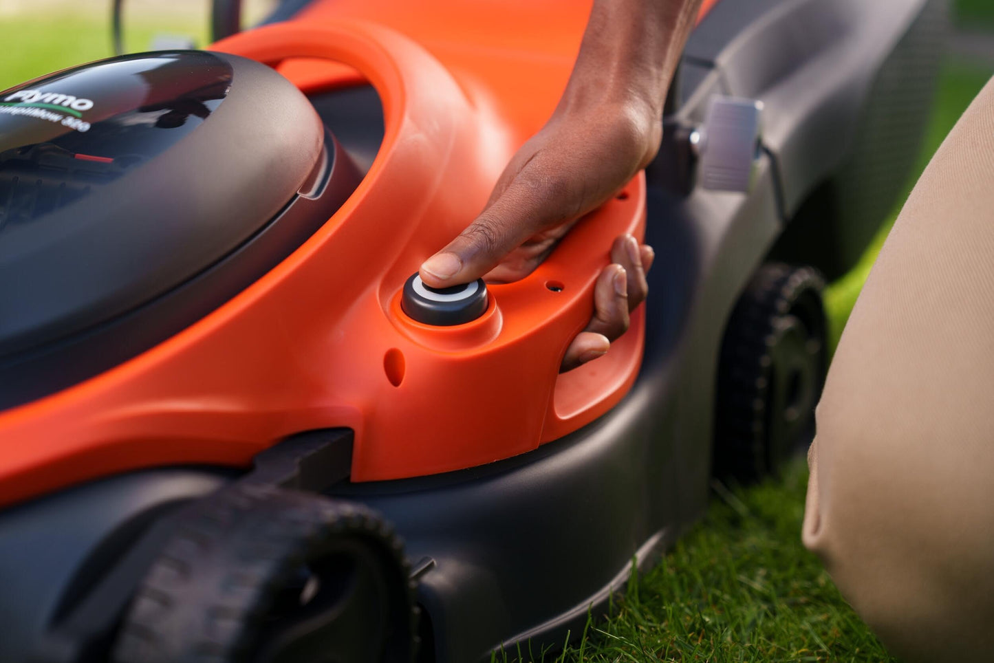 Flymo 18V SimpliMow 320 Cordless Lawn Mower – Lightweight & Easy-to-Use